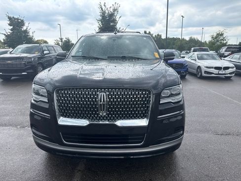 Used 2023 Lincoln Navigator Reserve AWD/4WD image 2