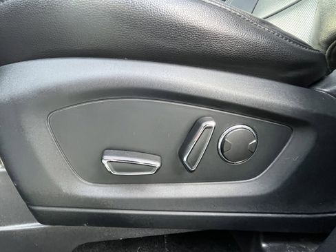 Used 2020 Ford Explorer Limited image 25