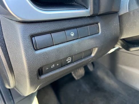 Used 2023 Nissan Rogue SV image 18