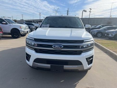 Used 2023 Ford Expedition XLT image 3