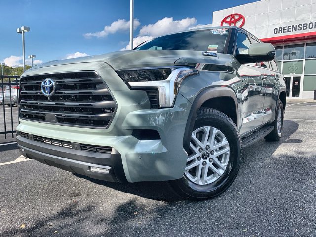 Used 2024 Toyota Sequoia SR5 w/ SR5 Premium Package AWD/4WD image 4