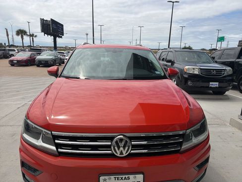 Used 2018 Volkswagen Tiguan SEL image 2