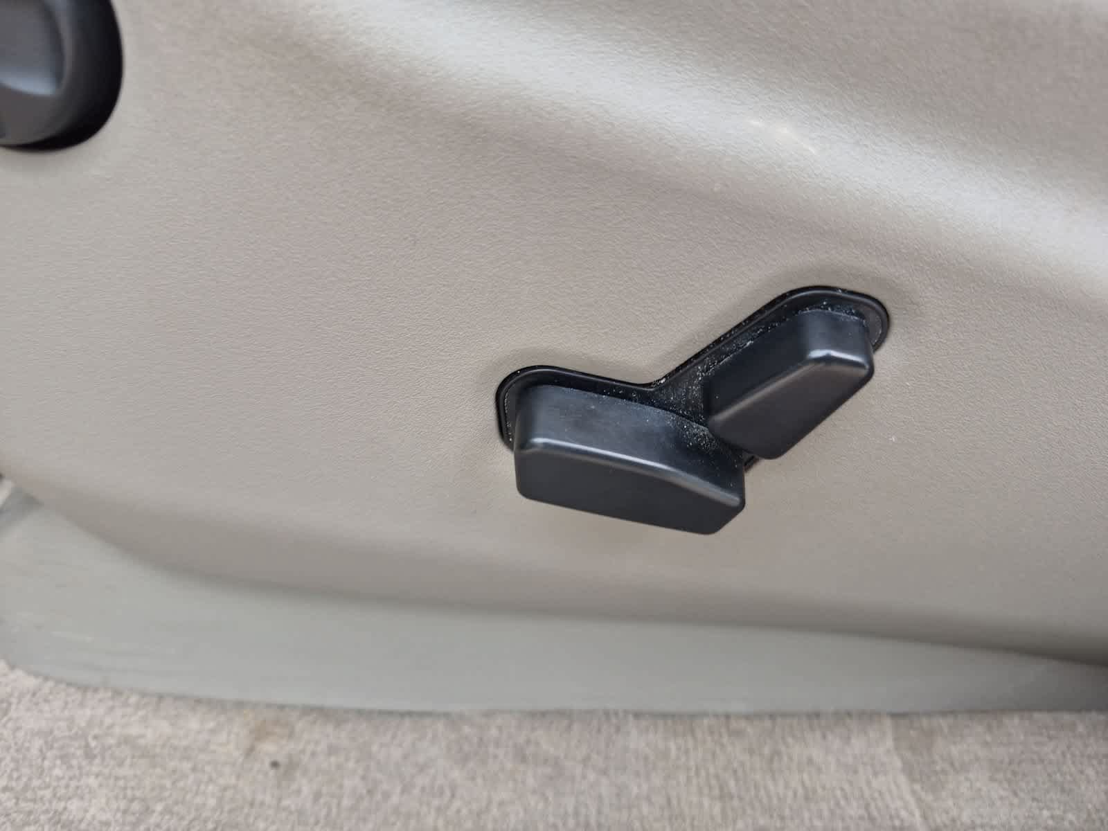 Used 2011 Jeep Grand Cherokee Laredo AWD/4WD image 17