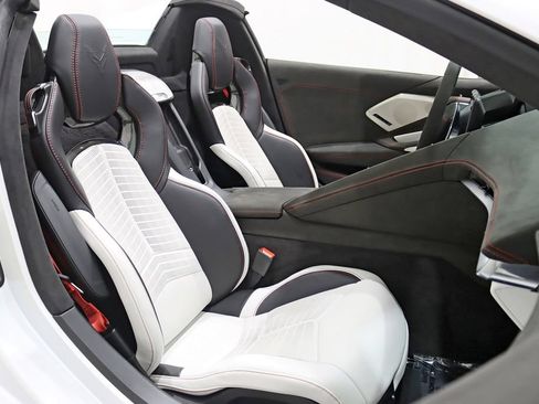 Used 2023 Chevrolet Corvette Stingray Premium Conv w/ Z51 Performance Package RWD image 29