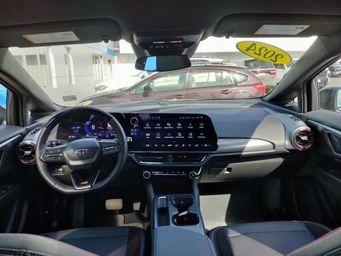 Used 2024 Chevrolet Equinox EV RS image 19