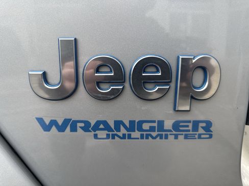 Used 2022 Jeep Wrangler Unlimited Sahara w/ Cold Weather Group image 31