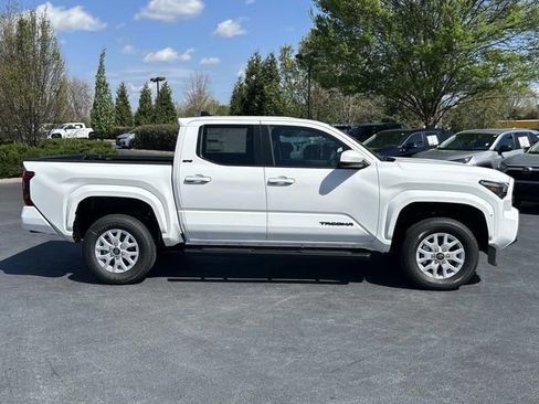 New 2026 Toyota Tacoma SR5 AWD/4WD image 3