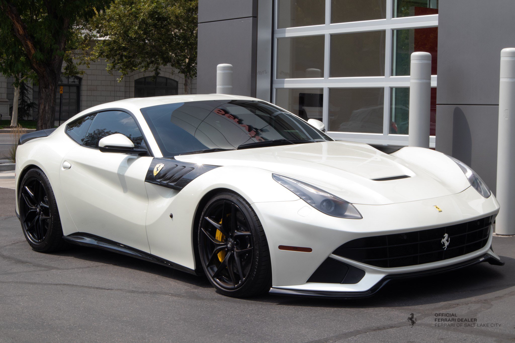 Used 2016 Ferrari F12 Berlinetta RWD image 9