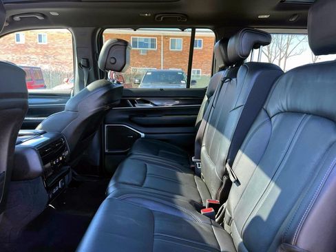 Used 2022 Jeep Wagoneer Series I w/ Convenience Group I AWD/4WD image 15