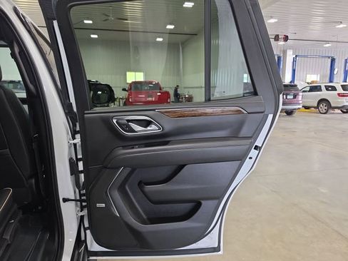 Used 2021 Chevrolet Tahoe Premier AWD/4WD image 30