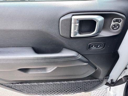 Certified 2018 Jeep Wrangler Unlimited Sahara image 9