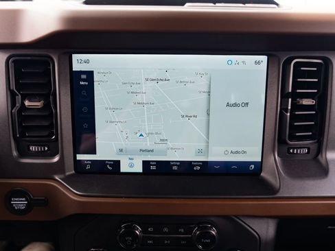 Used 2024 Ford Bronco Outer Banks AWD/4WD image 15