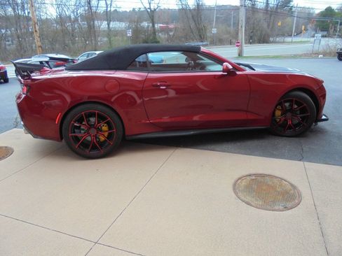 Used 2017 Chevrolet Camaro LT RWD image 3