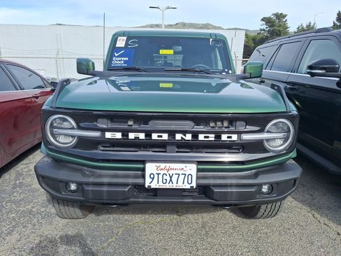 Used 2025 Ford Bronco Outer Banks image 2