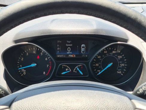 Used 2017 Ford Escape SE w/ Equipment Group 201A FWD image 11