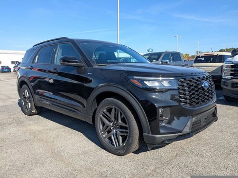 New 2026 Ford Explorer ST-Line w/ ST-Line Street Pack image 2