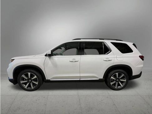 New 2025 Honda Pilot Touring image 2