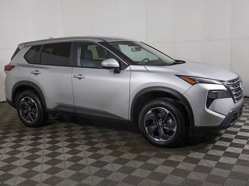 Used 2024 Nissan Rogue SV image 12