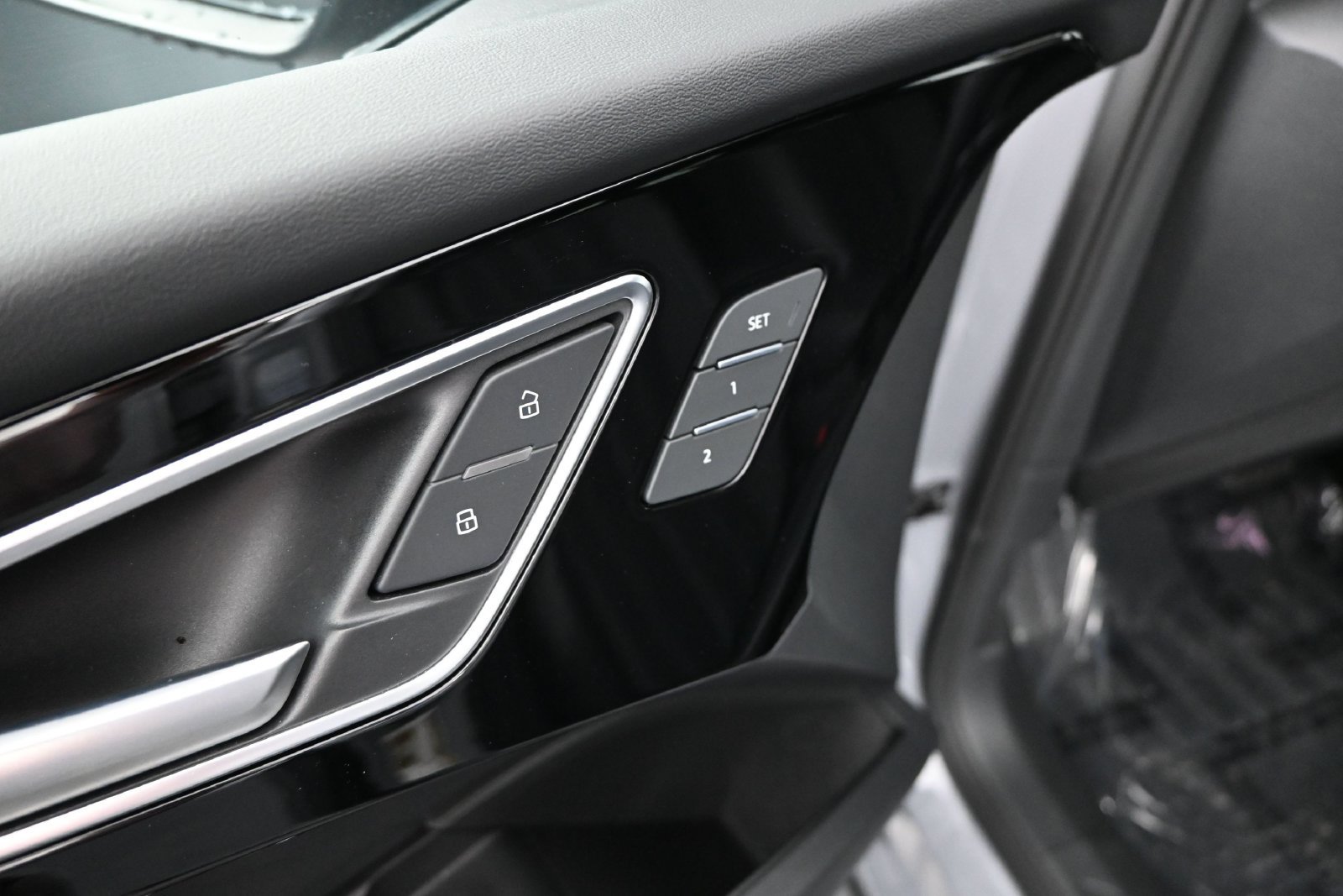 Used 2024 Audi Q4 e-tron Prestige AWD/4WD image 7