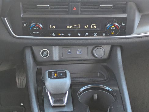 Used 2023 Nissan Rogue SV w/ SV Premium B Package image 22