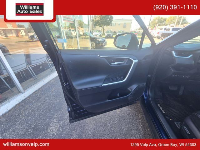 Used 2019 Toyota RAV4 XSE w/ XSE Weather Package AWD/4WD image 8