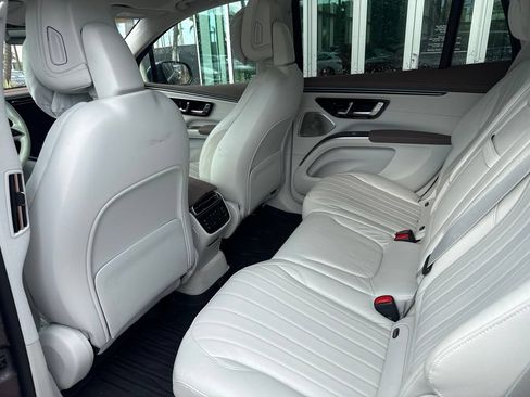 Used 2023 Mercedes-Benz EQS 580 4MATIC SUV image 6