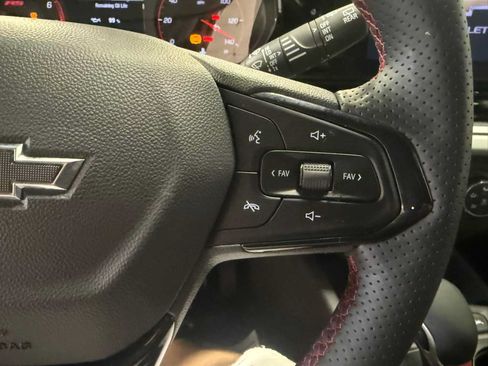 Used 2024 Chevrolet Trax RS FWD image 29
