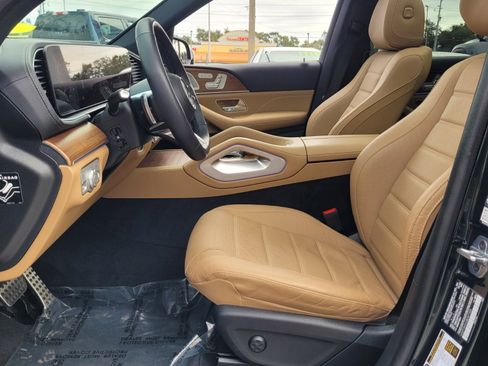 Used 2025 Mercedes-Benz GLS 450 4MATIC image 10