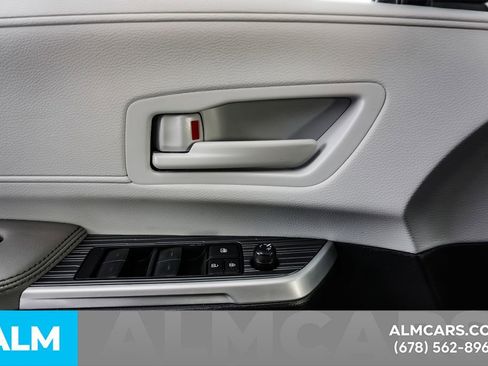 Used 2026 Toyota Sienna LE FWD image 49