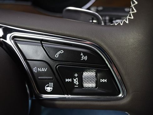 Used 2023 Bentley Bentayga AWD/4WD image 40