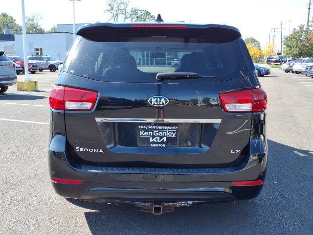 Used 2017 Kia Sedona LX w/ LX Essentials Premium Package FWD image 5