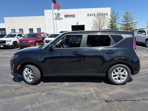 Used 2023 Kia Soul LX w/ LX Technology Package FWD image 11
