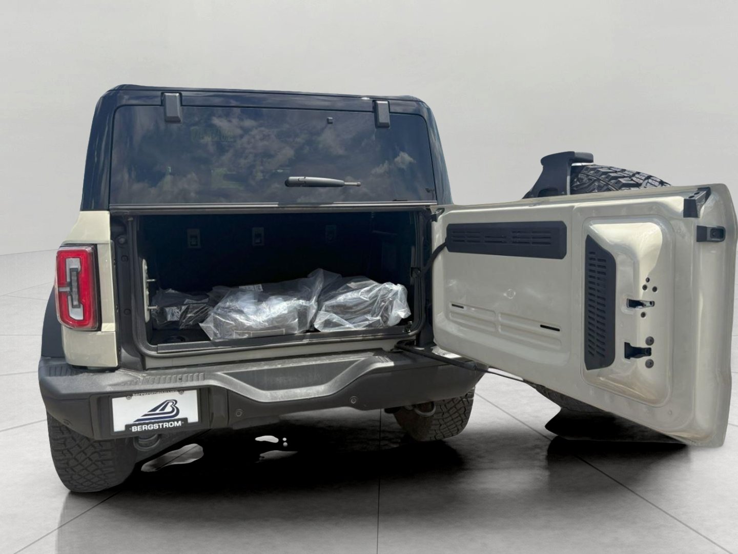 Used 2025 Ford Bronco Badlands AWD/4WD image 8