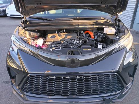 Used 2022 Toyota Sienna XSE image 2