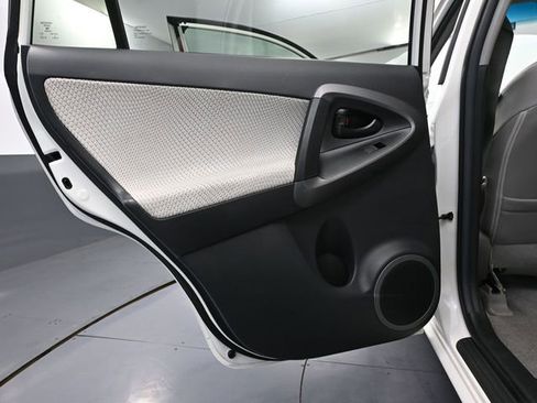 Used 2012 Toyota RAV4 EV image 31