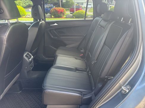 Used 2022 Volkswagen Tiguan SE R-Line AWD/4WD image 34