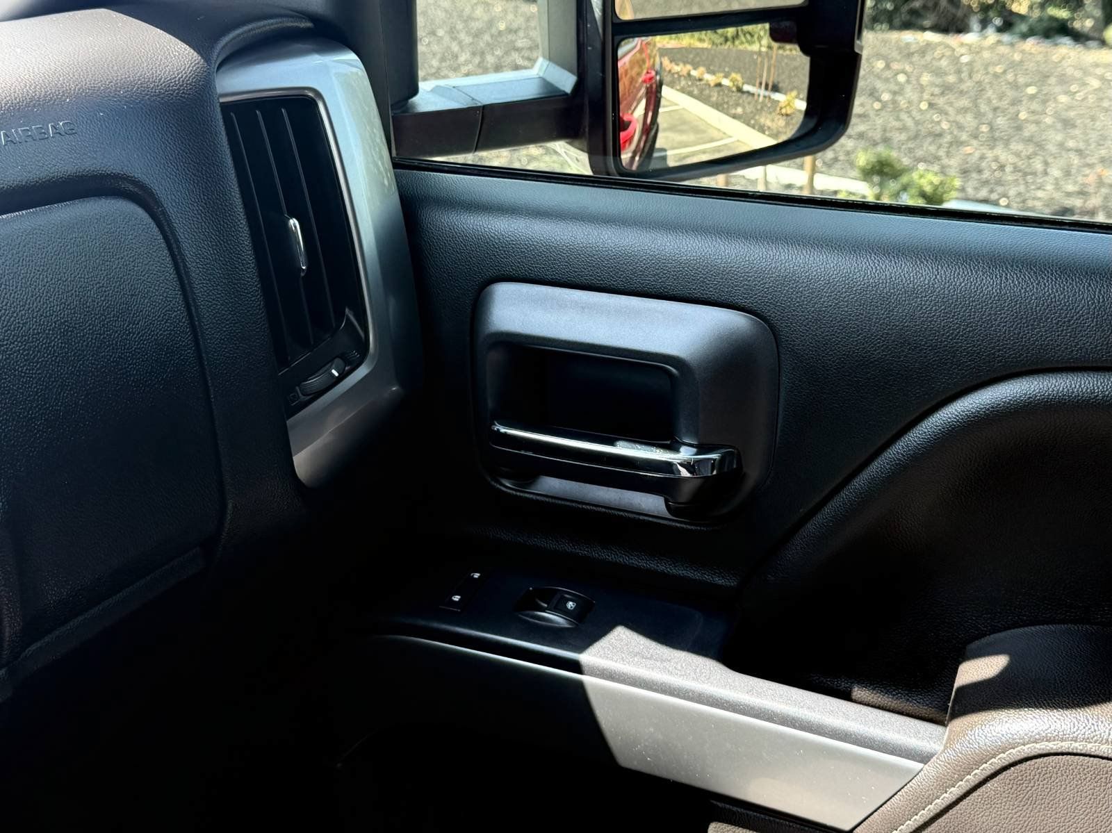 Used 2017 Chevrolet Silverado 1500 LT AWD/4WD image 29
