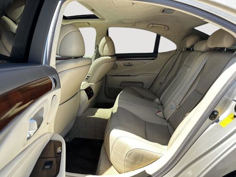 Used 2013 Lexus LS 460 w/ Comfort Pkg RWD image 21