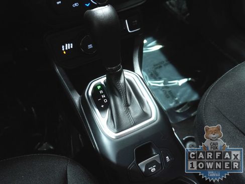 Used 2019 Jeep Renegade Latitude AWD/4WD image 17