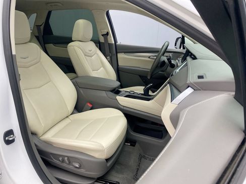 Used 2022 Cadillac XT5 Premium Luxury w/ Technology Package AWD/4WD image 24