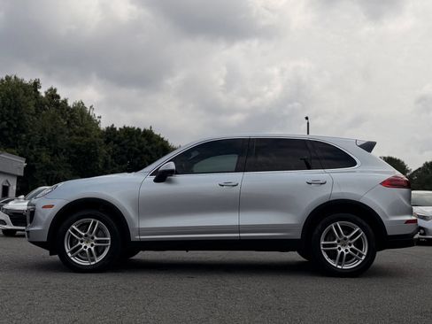 Used 2018 Porsche Cayenne AWD/4WD image 2