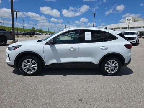 Used 2025 Ford Escape Active AWD/4WD image 2
