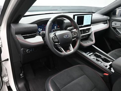 Certified 2025 Ford Explorer ST AWD/4WD image 9