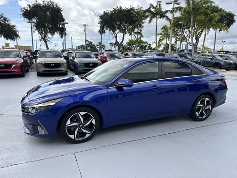 Used 2021 Hyundai Elantra SEL w/ Convenience + Premium Package FWD image 10