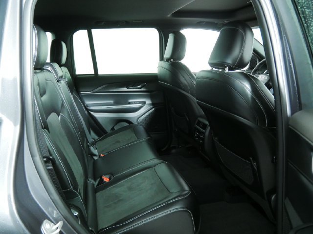 Used 2023 Jeep Grand Cherokee Altitude AWD/4WD image 14