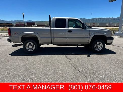 Used 2006 Chevrolet Silverado 2500 LT w/ Heavy-Duty Power Package AWD/4WD image 2