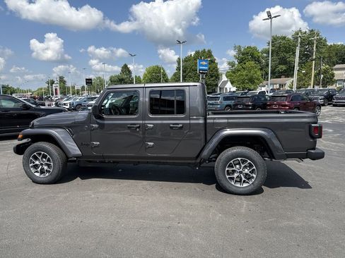 New 2026 Jeep Gladiator Sport AWD/4WD image 11