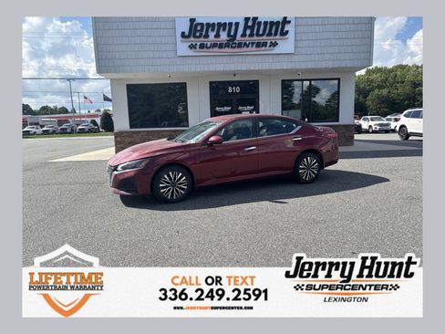 Used 2023 Nissan Altima 2.5 SV w/ SV Premium Package AWD/4WD image 1