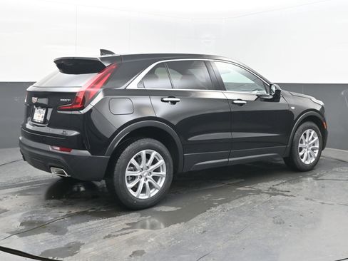 Used 2023 Cadillac XT4 Luxury w/ Cold Weather Package image 9