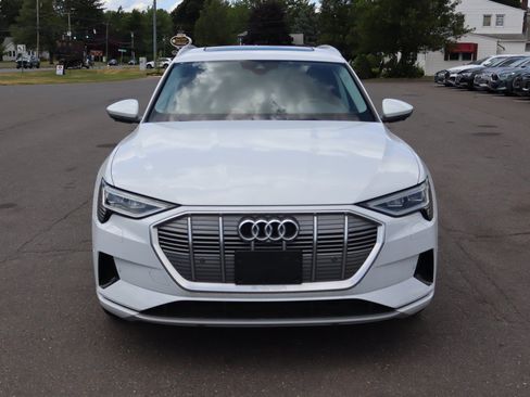 Used 2021 Audi e-tron Premium Plus w/ Premium Plus Package AWD/4WD image 2